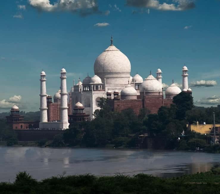 From Delhi: Taj Mahal, Agra & Mathura Tour by Car - A 12-hour hit list from Delhi: Taj Mahal, Agra Fort, Mathura, and Vrindavan