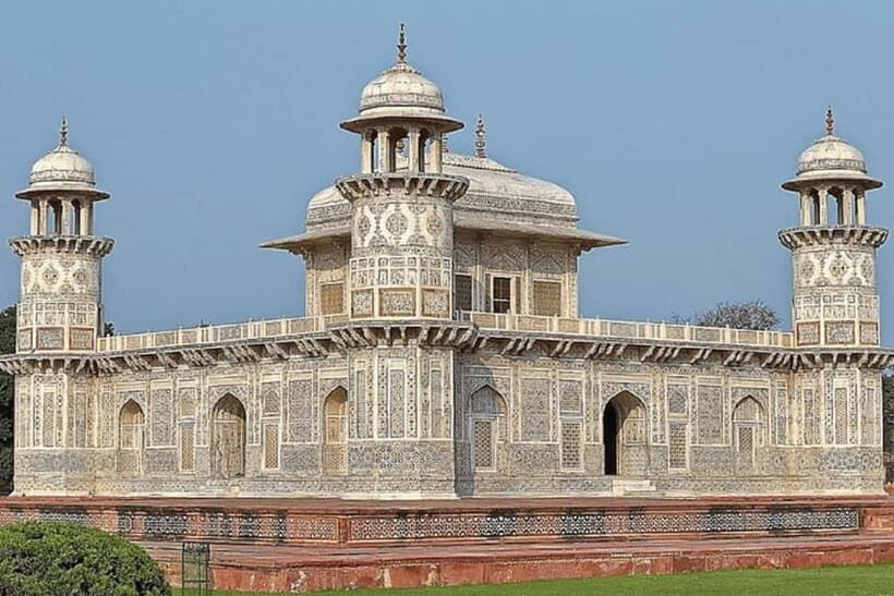 From Delhi: Taj Mahal & Agra With Fatehpur Sikri Day Tour - What to Ask Your Guide Before You Start Walking