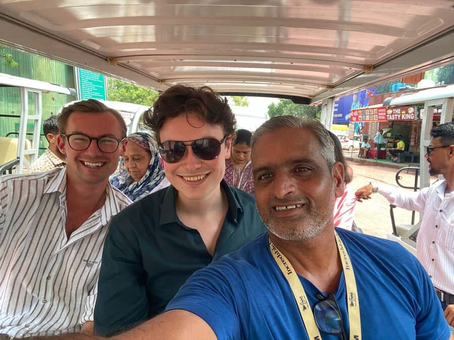 From Delhi: Taj Mahal and Baby Taj Skip-the-Line Tour by Car - The Taj Mahal VIP entrance: what the guide adds beyond photos