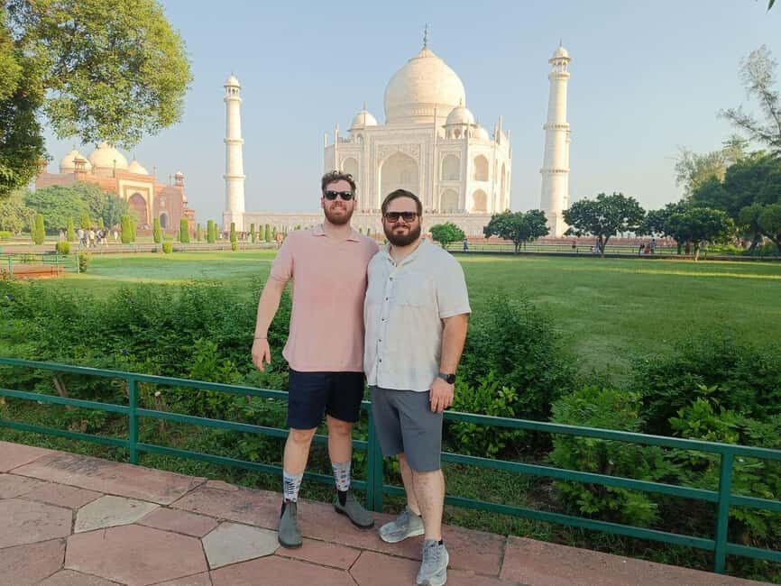 From Delhi: Taj Mahal Luxury Day Tour By Superfast Train - Your guide makes the Taj Mahal make sense