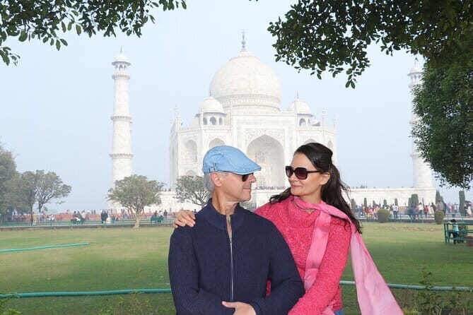From Delhi: Taj Mahal Sunrise & Agra Handicraft Heritage Tour - Key things that make this tour work