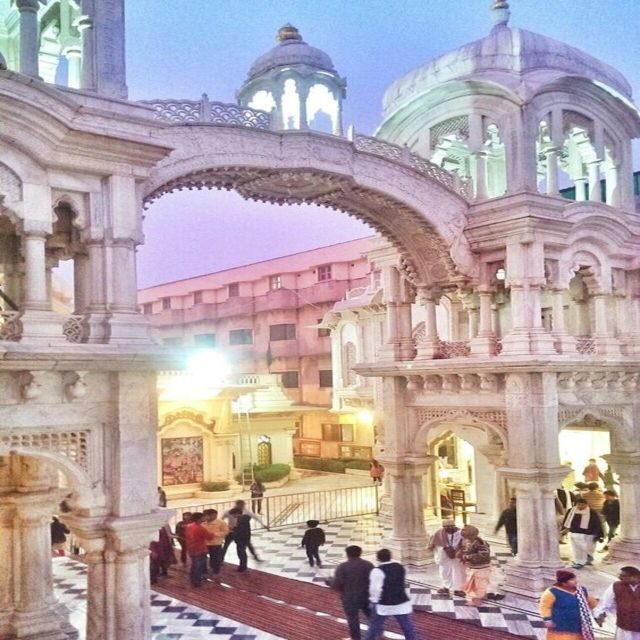 From Jaipur: All Inclusive Taj Mahal & Agra Fort Day Trip - Lunch at a multi-cuisine hotel restaurant: a break that keeps momentum