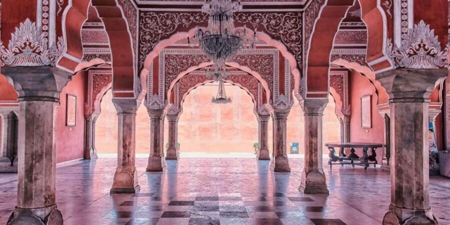 From Jaipur: Private Amber Fort, Jal Mahal and More Car Tour - Hawa Mahal: Lattice Windows and a Grid-Like View of Jaipur