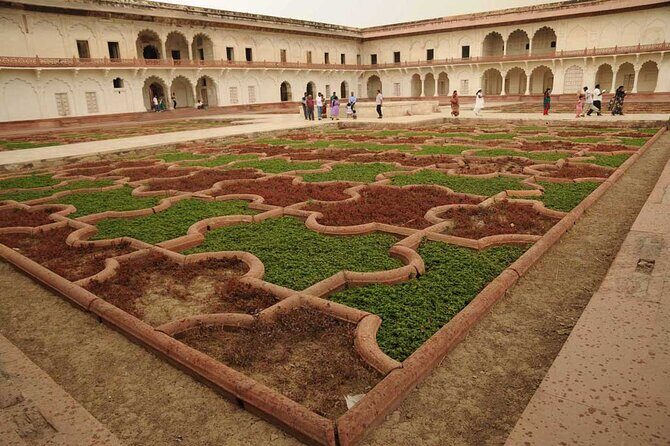 From Jaipur: Same Day Guided Taj Mahal, Agra Fort & Fatehpur Sikri Private Tour - Agra Fort and the Yamuna: The Big Red-Sandstone Contrast