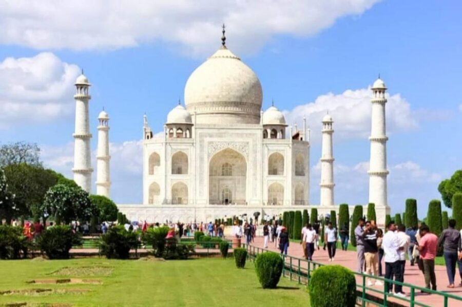 From Jaipur: Taj Mahal, Agra Fort, Baby Taj Day Trip by Car - The lunch add-on and the Agra shopping block