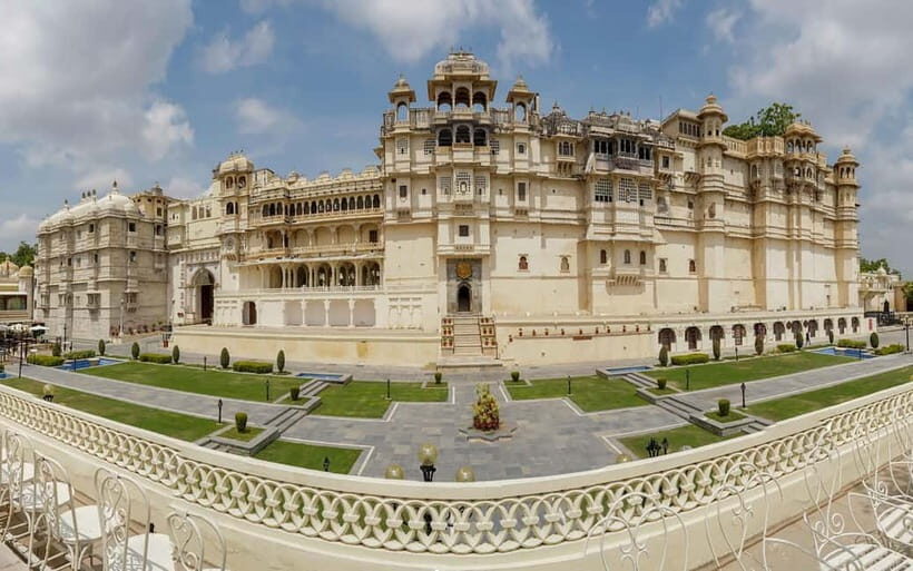 From New Delhi: Jaipur Day Trip by Train or Car - Hawa Mahal’s 953 Windows: How to See the Wind Palace Properly