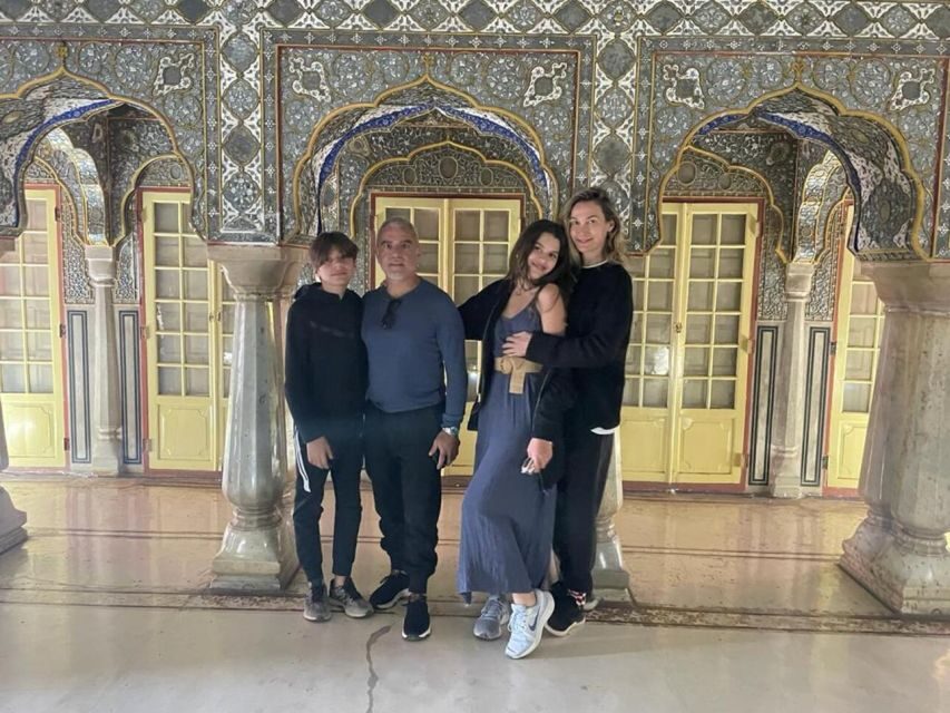 From New Delhi: Jaipur Private Day Trip with Guide - Lunch Break and City Palace: Where You Switch From Walls to Rooms