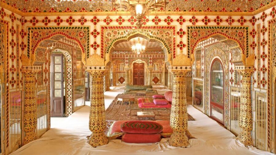 From New Delhi: Jaipur Tour by Fast Train or by Private Car - City Palace: Rajput and Mughal architecture in one complex