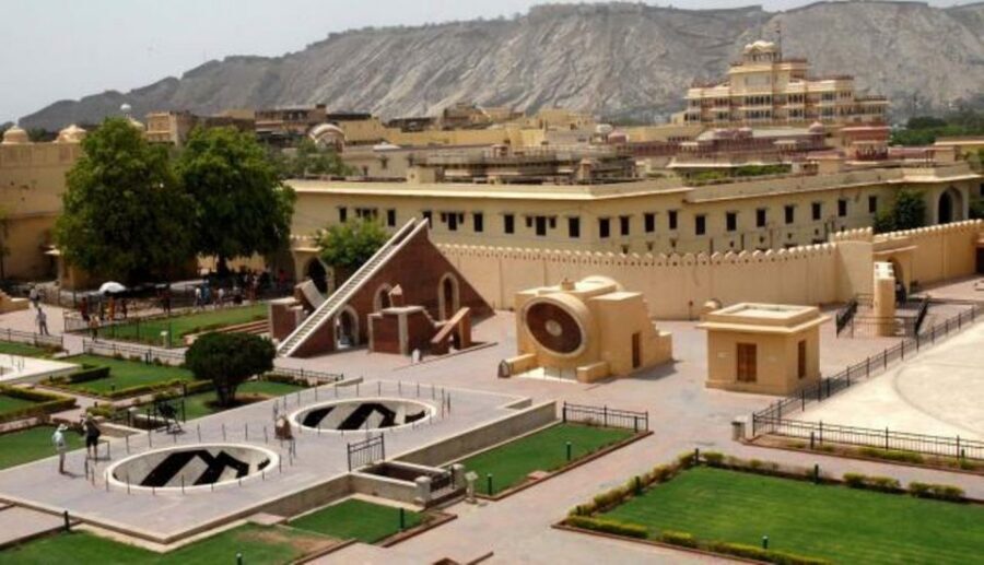 From New Delhi: Private Day Trip to Jaipur Skip-the-Line - Lunch in Jaipur and City Palace Museum: Royal Life in Courtyards