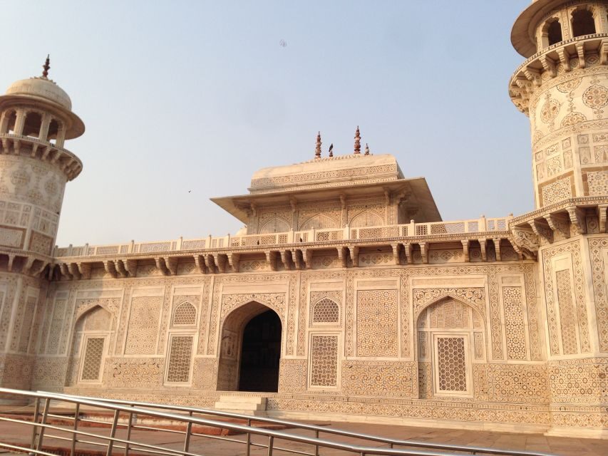 From New Delhi : Tajmahal Tour by Train All Inclusive - The Return Train to Delhi: Dinner and a Calm End to a Long Day