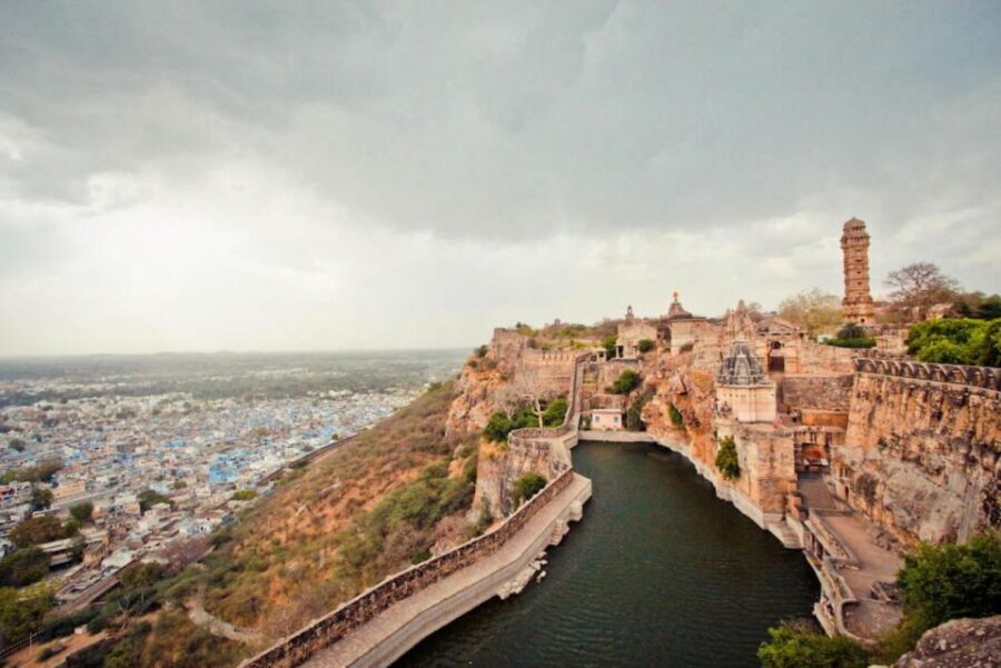 From Udaipur: Day Tour To Chittorgarh Fort with Transport - Chittorgarh Fort: One UNESCO Stop That Feels Like a Whole World