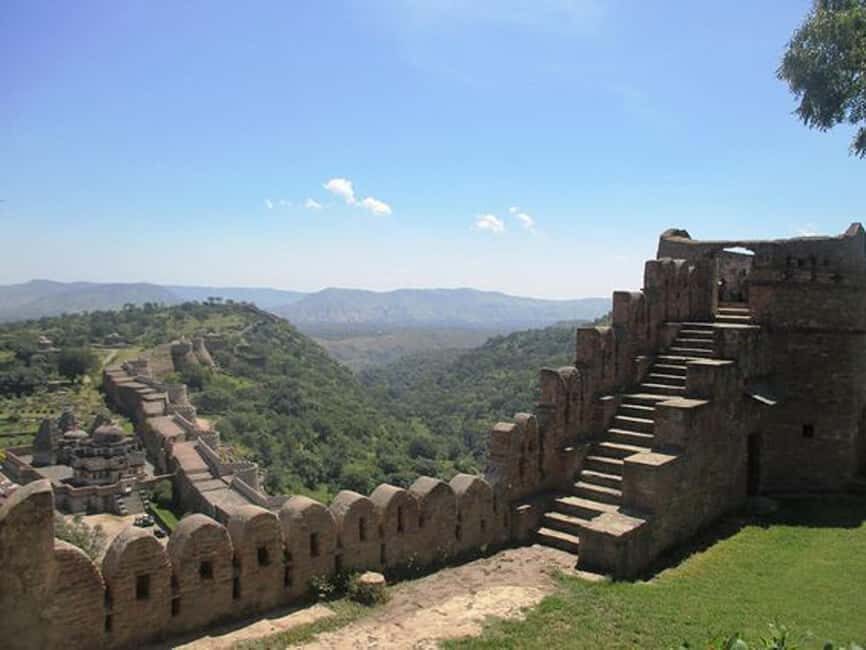 From Udaipur: Kumbhalgarh and Ranakpur Private Day Trip - Kumbhalgarh Fort: Massive Walls and a Real Guided Visit