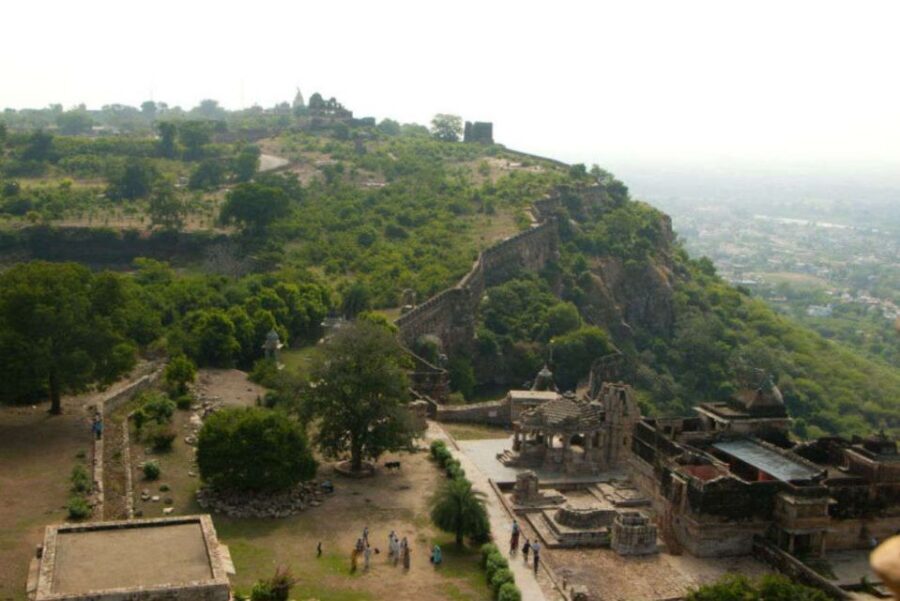 From Udaipur: Private Day Trip to Chittorgarh Fort - The Private Drive: A Calm Way to Reach Rajasthan’s Big Fortress
