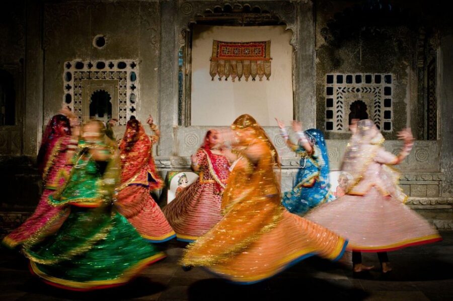 From Udaipur: Private Udaipur City of Lakes Sightseeing Tour - Boat to Jagmandir: the day’s most relaxing segment