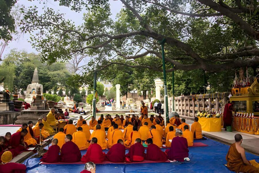 From Varanasi: Private Same Day Bodhgaya Tour - Animesh Lochana Chaitya: A Tiny Shrine With a Big Story