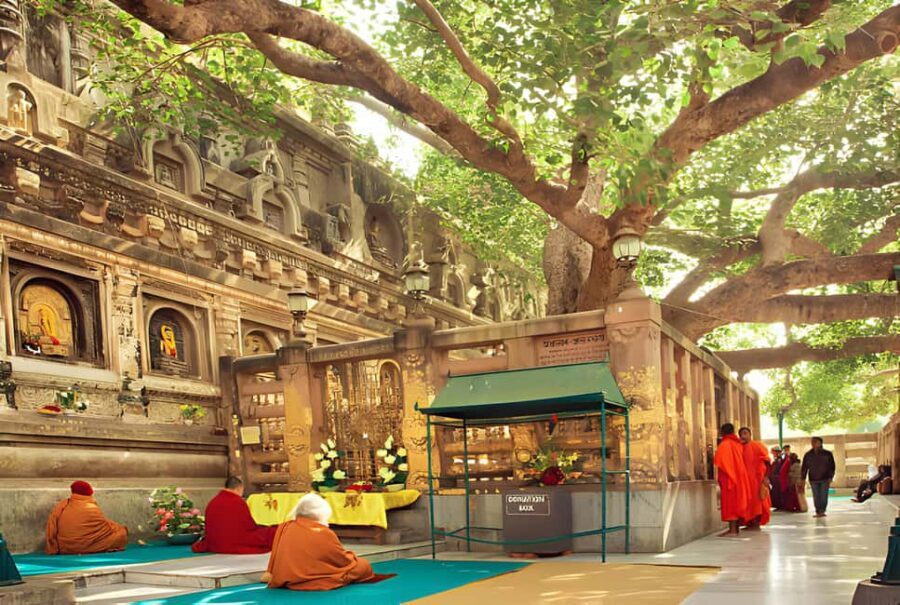 From Varanasi: Private Same Day Bodhgaya Tour - The 80-Foot Great Buddha Statue: Scale You Can Feel