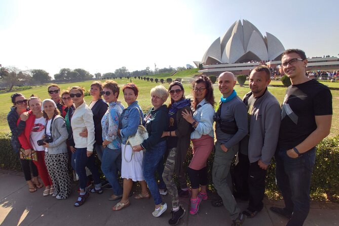 Full Day Delhi Guided Group Tour - Chandni Chowk lanes and Gurudwara Sis Ganj Sahib: trade energy plus Sikh remembrance