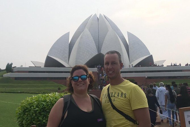 Full-Day Old and New Delhi Private Tour with Qutub Minar - Getting Picked Up at 9:00 and Keeping the Day Smooth
