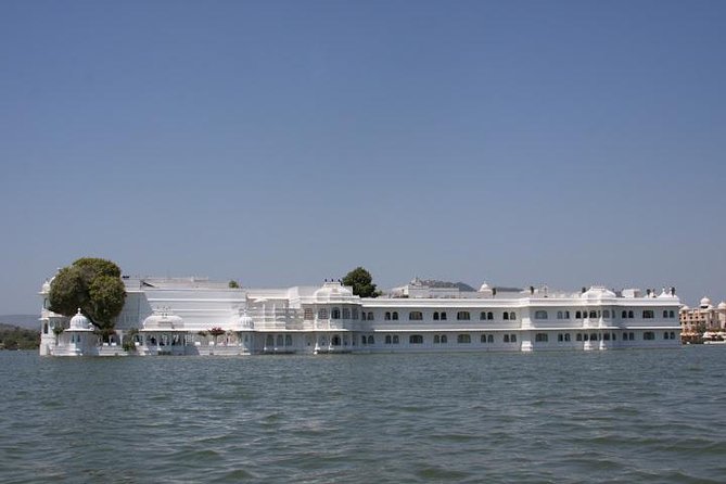 Full-Day Private City Tour of Udaipur Including Boat Ride in Lake Pichola - How the 9am start and 8-hour schedule really feels