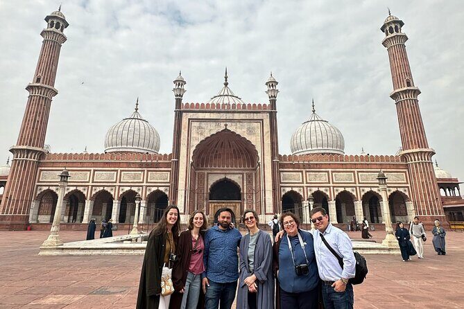 Full Day Private Guided Delhi City tour by Car with Guide - Gurudwara Bangla Sahib: a calm reset with a sacred pond