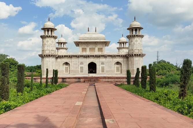 Full-Day Private Tour to Taj Mahal and Agra from Delhi - Taj Mahal visit with a guide: how 2 hours actually works