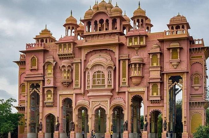 Full Day Sightseeing Jaipur Tour by Car With Guide Include Lunch - Gaitore Ki Chhatriyan: quiet royal memorials in the Aravalli hills