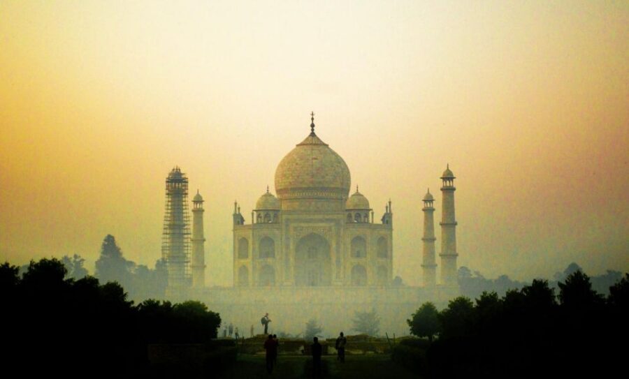Full-Day Tour of Agra with Sunrise & Sunset at Taj Mahal - Agra Fort with a guide: seeing the power behind the marble