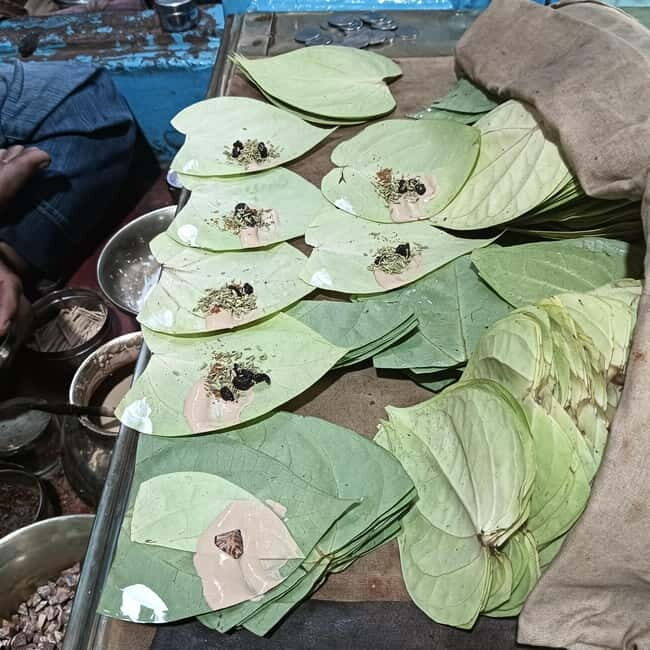 Ganga Aarti with Street Food Tour of Varanasi - English-Guide Support That Keeps the Night Smooth