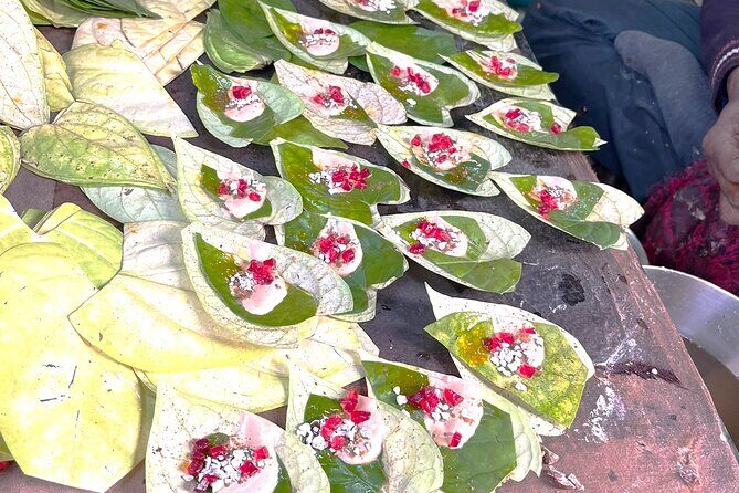 Ganga Arati with Street Food Tour of Banaras - Dasaswamedh Ghat stop: what to expect from the 20 minutes