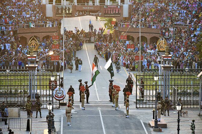 Golden Temple and Wagah Border Private Tour with Punjabi Lunch - Golden Temple at a walking pace: serene, spiritual, and actually practical