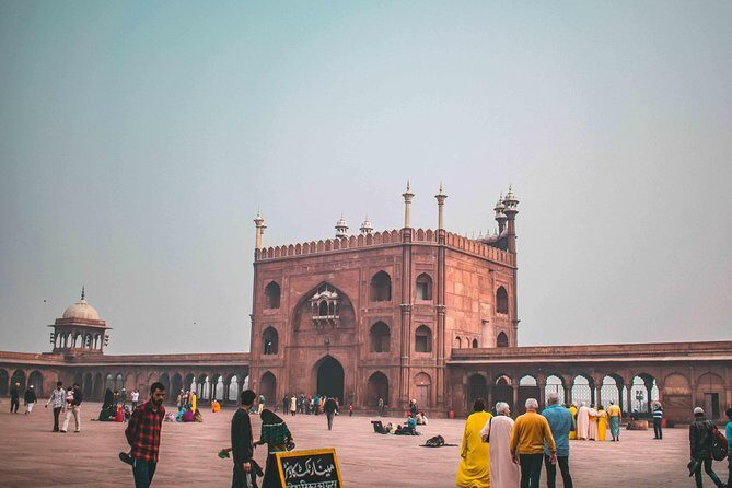 Guided 3‑hour rickshaw ride through Old Delhi with transfers - Why a bicycle rickshaw tour is the right way to see Old Delhi