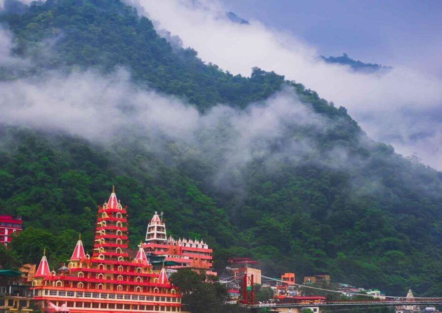 Guided Ashram Walk Tour in Rishikesh with a local - Ganga Aarti by the banks: what to pay attention to