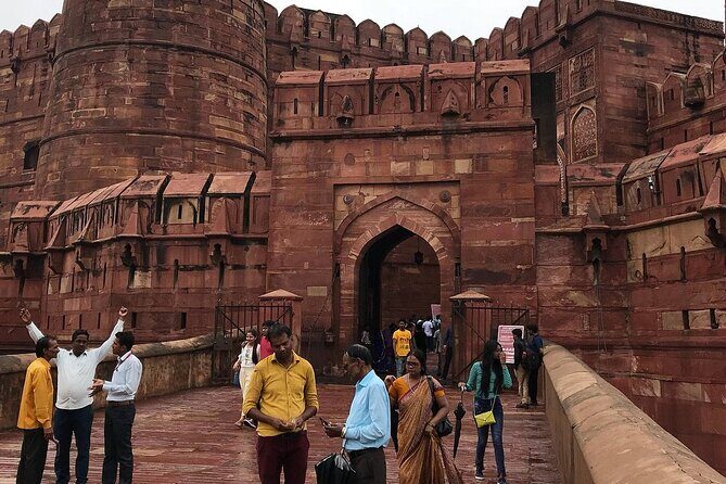 Guided Day Trip from Delhi to Agra & Fatehpur Sikri - Stop 1: Agra Fort’s Massive Walls and Mughal Power Centers