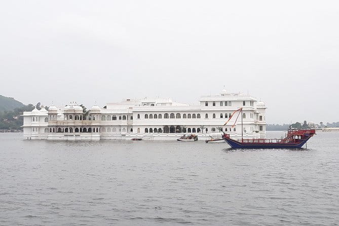 Guided Ghat Walk Experience with Boat Ride in Udaipur with a local - Quick Snapshot: Time, Price, Group Size, and What’s Included