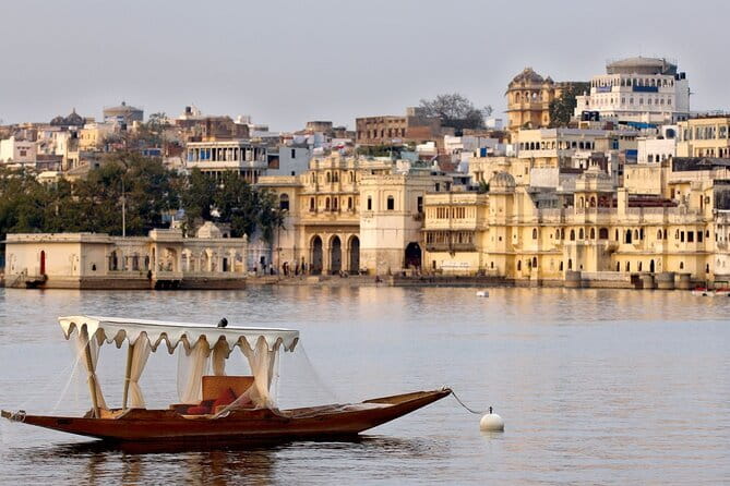 Guided Ghat Walk Experience with Boat Ride in Udaipur with a local - Lake Pichola Boat Ride: The Classic Views via Jag Mandir