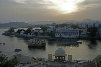 Guided Ghat Walk Experience with Boat Ride in Udaipur with a local - Starting at Ambrai Ghat: Where the Walk Gets Real