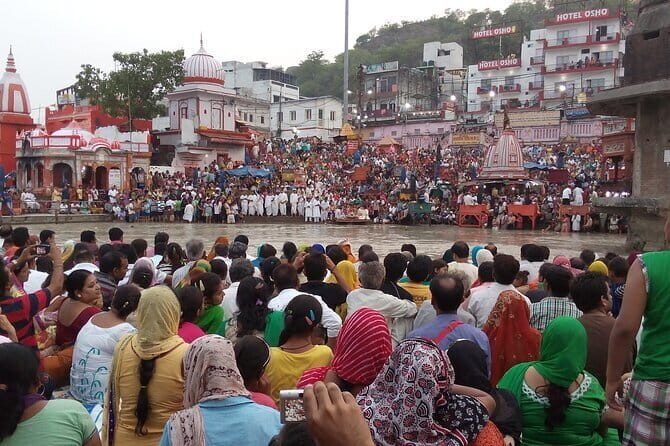 Guided Haridwar Walk with Ghats & Evening Ganga Aarti - Evening Ganga Aarti: getting the seat, learning the ritual