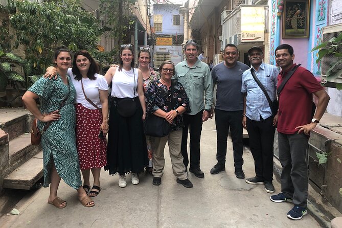 Half day Heritage Food Walk & Spice Market at Old Delhi - Premium Tour - Gurudwara Sis Ganj Sahib: a shrine you pass through with the right context
