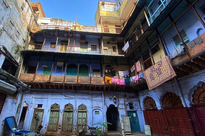 Half-Day Premium Classic Old Delhi Cycling Tour - Unity in Diversity - Sis Ganj Sahib: one lane, one moment, one hard story