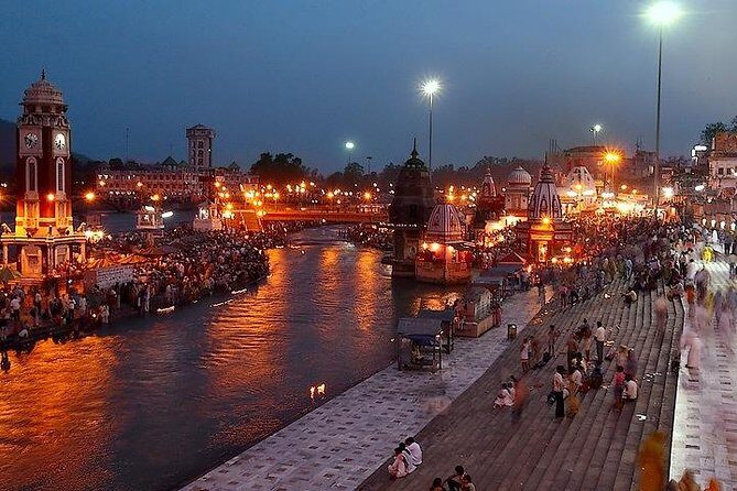 Haridwar and Rishikesh 1 Day Tour from Delhi With Lunch And Guide - Lakshman Jhula in Rishikesh: a bridge stop with real “where am I?” payoff