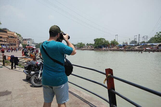 Haridwar Guided Sightseeing Tour with Ganga Aarti By Private Car - Getting around in an A/C sedan (and why it matters here)