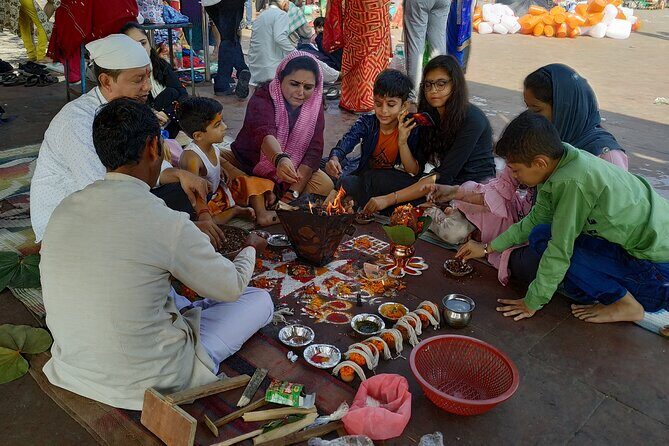 Haridwar Tanga Tour: Visit -Temples, Ashrams, Ghats & Ganga Aarti - Evening Ganga Aarti: lamps, chants, and the payoff