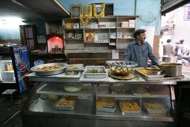 Haveli's Heritage Walk | Sights & Sounds of Old Delhi [Private] - Chandni Chowk with a rickshaw shortcut (and those scents)