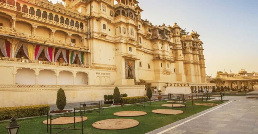 Heritage & Cultural Walk of Udaipur -Guided Walking Tour - Bagore Ki Haveli and Jagdish Temple: ornate details explained in plain language