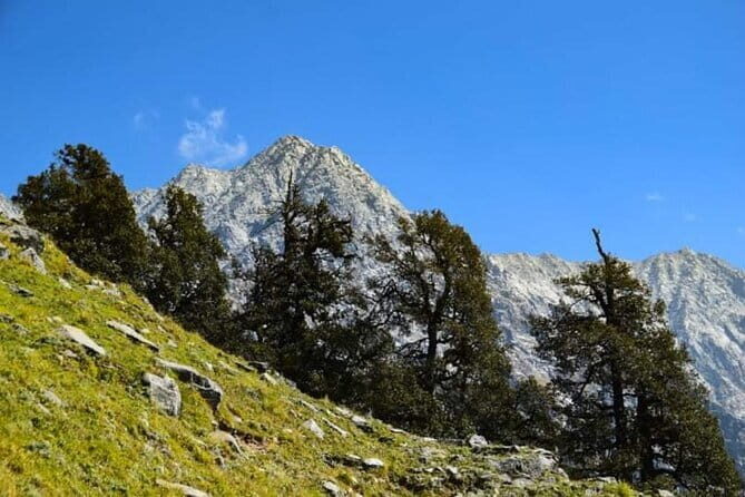 Indrahar Pass Trek with Manu Adventures India - From Bhagsu Nag to McLeodganj: your day starts early and simple