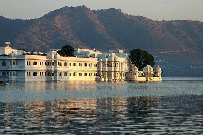Jagmandir Island And Sunset Boat Ride On Lake Pichola, Udaipur Without Transfers - Price and value: is $119 a good deal?