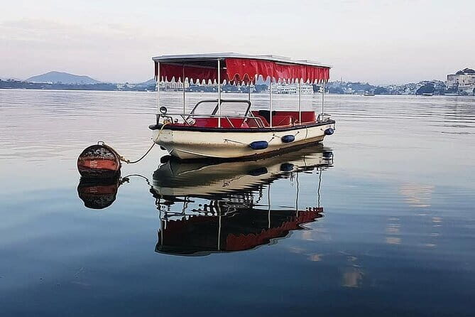 Jagmandir Island And Sunset Boat Ride On Lake Pichola, Udaipur Without Transfers - The Lake Pichola boat ride: what you’ll actually see