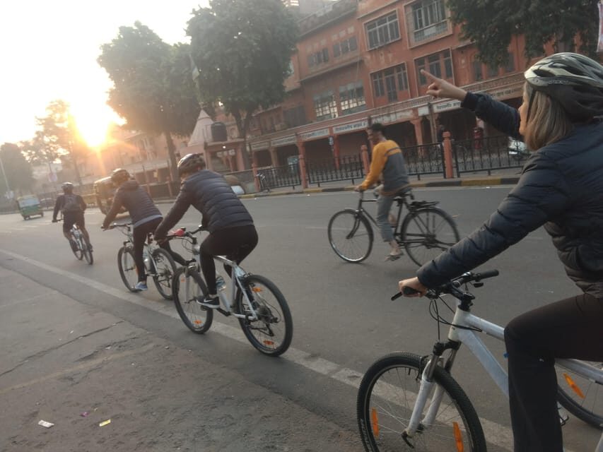 Jaipur: 3-Hour Morning Bike Tour of Jaipur Old City - Hawa Mahal photo stop: morning light really helps