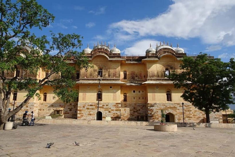 Jaipur: 4 Hours Nahargarh and Jaigarh Forts Tuk-Tuk Tour - Nahargarh Fort: history plus hilltop views in one stop