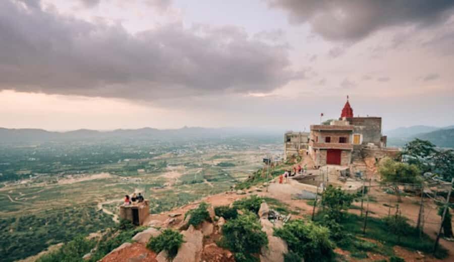 Jaipur: Ajmer & Pushkar Day Trip with Lunch & Camel ride - Ajmer Sharif Dargah: the spiritual “why” of the trip